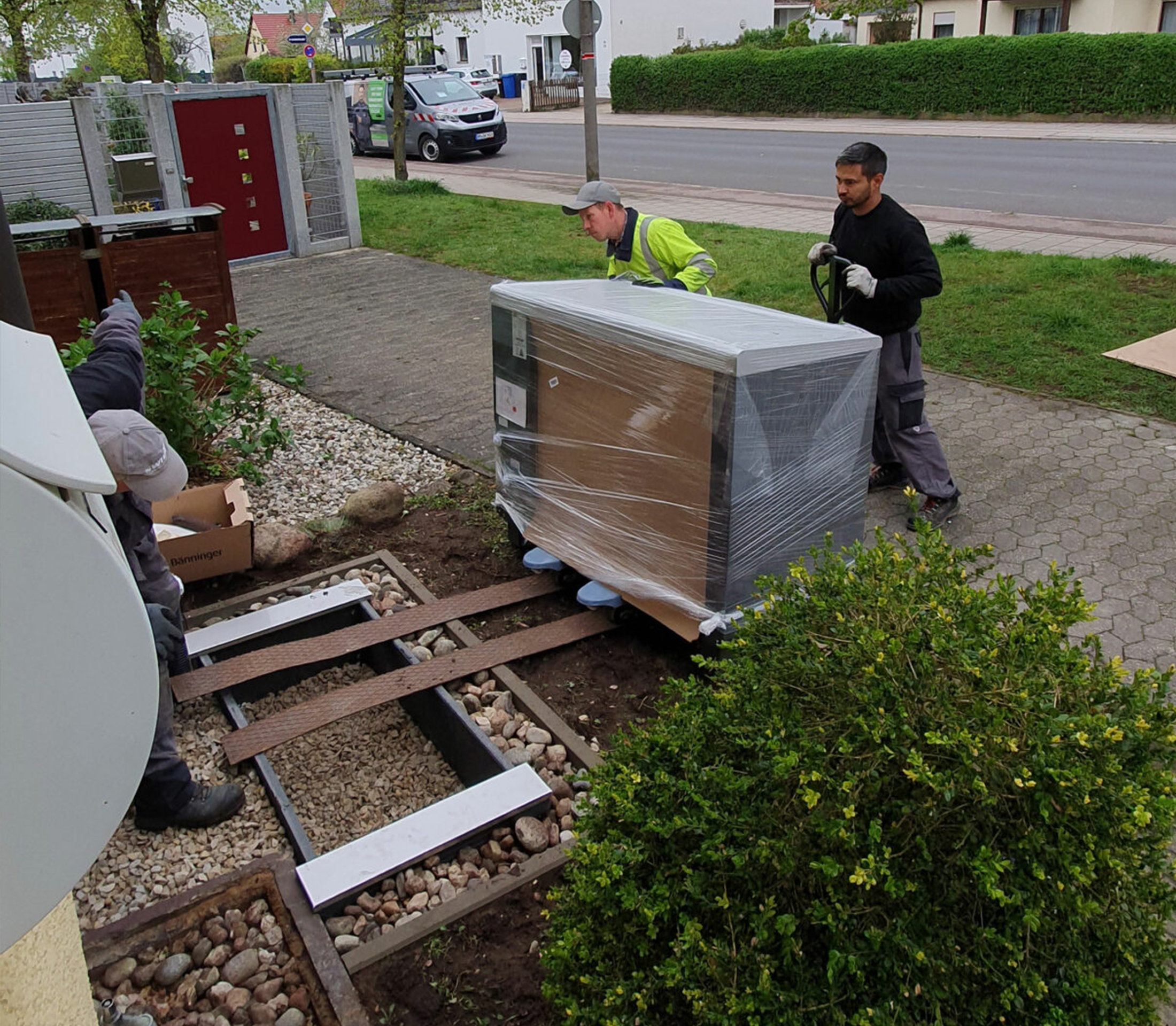 Anlieferung Wärmepumpe bei Familie Freres