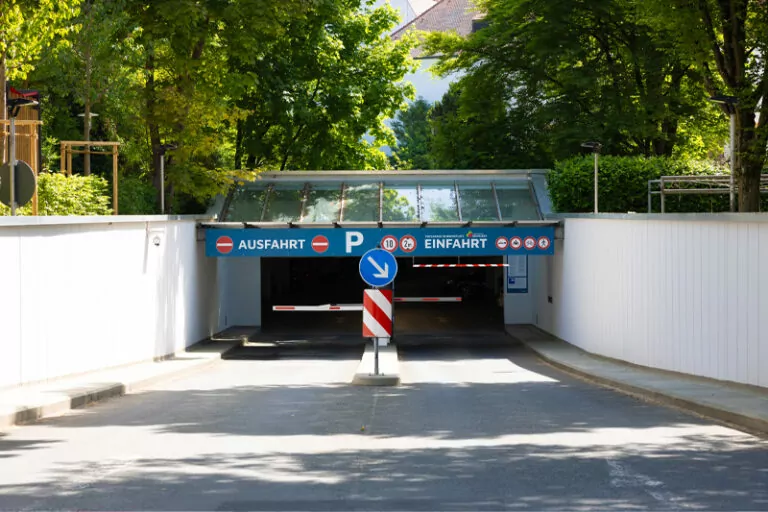 Einfahrt der Tiefgarage Residenzplatz